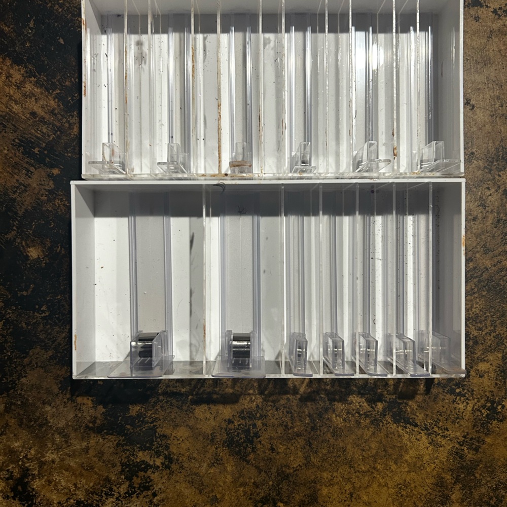 Slide and stack compartments - Picture 2 of 4